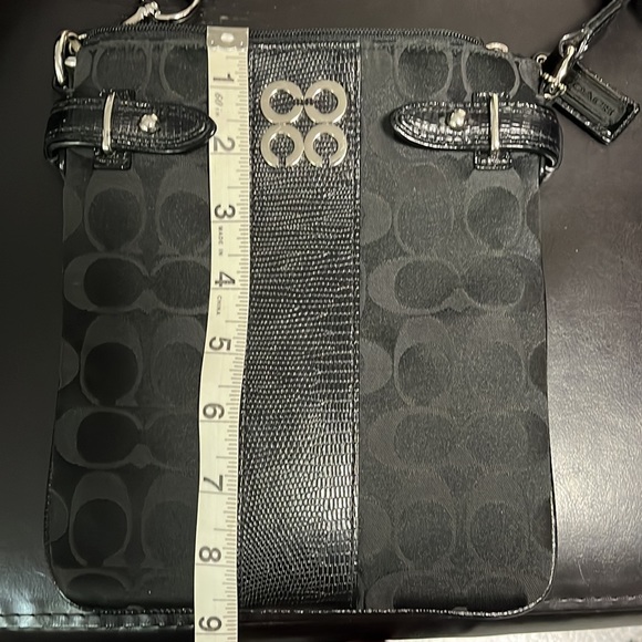 Authentic Coach crossbody bag - Picture 8 of 8